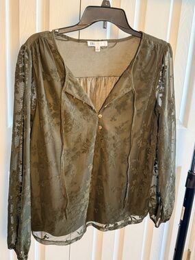 DR2 Olive Lace V-Neck Long Sleeve Blouse